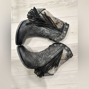 Corral boots with fringe